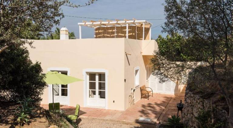 Vacation home with terrace — photo 3