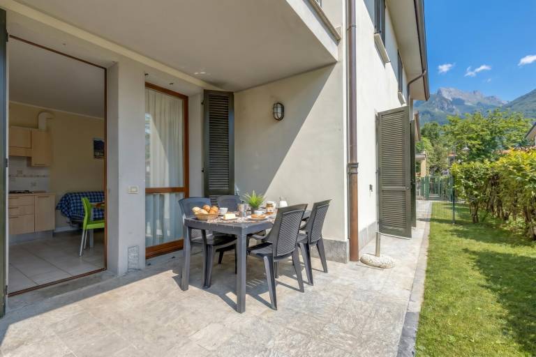 Apartment with patio & yard | Mountain view in Porlezza
