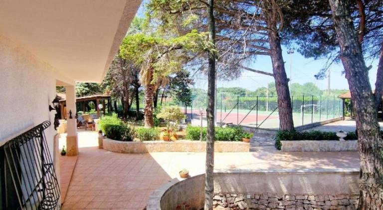 Villa Elisa trulliandmore - pool and tennis court — photo 5