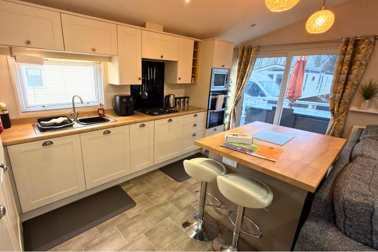 Meadows 33 Hot tub - Southview Holiday Park — photo 5