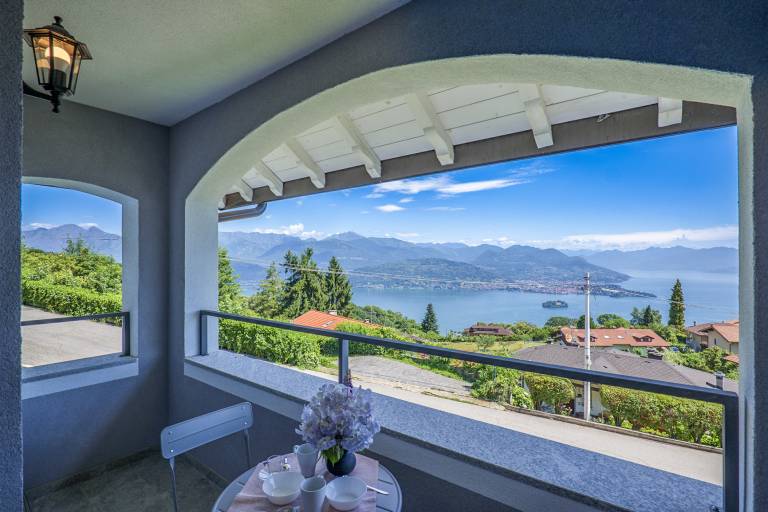 Fully equipped rental apartment with jacuzzi & garden | Garden view | Pet-friendly — photo 2