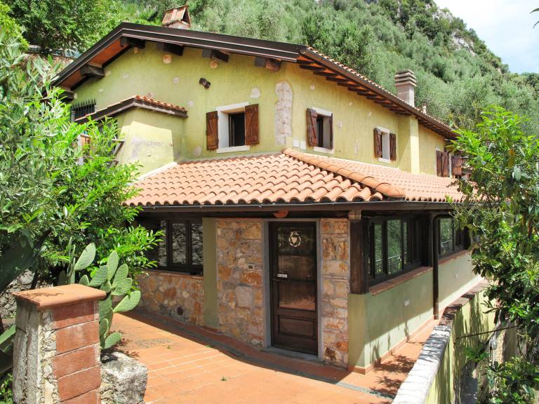 House with private pool, barbecue & patio | Mountain view | Pet-friendly — photo 2