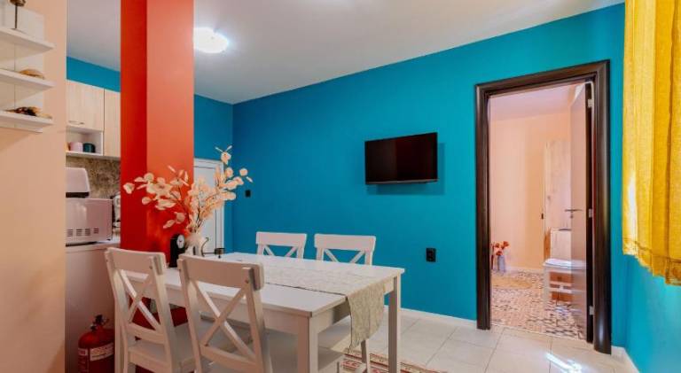 Rental apartment with patio — photo 3