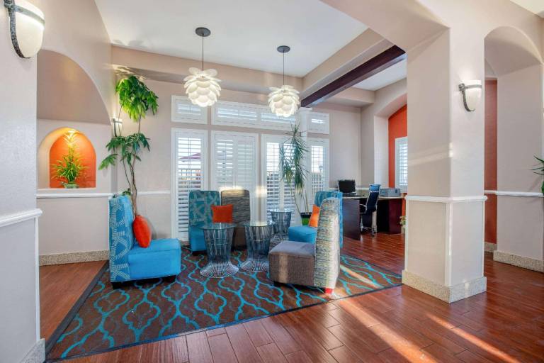 La Quinta Inn & Suites by Wyndham Hesperia Victorville — photo 3