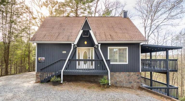 House with jacuzzi | Dogs allowed in Gatlinburg, TN