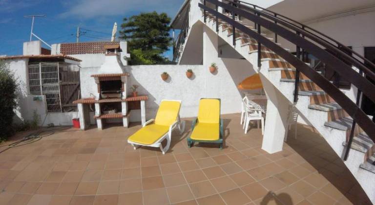 House with barbeque & yard | Beach nearby | Suitable for remote work | Pets are welcome — photo 3