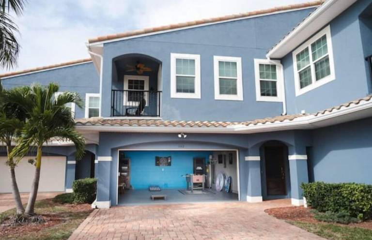 Condo  Sunny Point