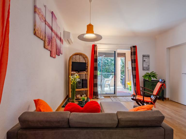 Children-friendly pleasant vacation home with garden & patio | Sea view | Pets are welcome — photo 2