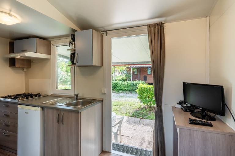 Mobile Home 'Camping Belsito Olib 504' with Shared Pool, Wi-Fi & Air Conditioning — photo 4