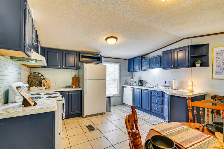 Countryside Home w/ Pond & Pasture Views in Iuka! — photo 3
