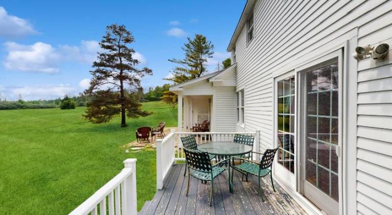 Ample vacation home | Pet-friendly — photo 5