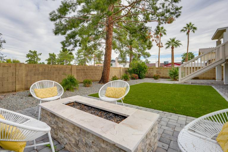 2 Mi to Dtwn: Gorgeous Gilbert Gem w/ Private Yard — photo 2