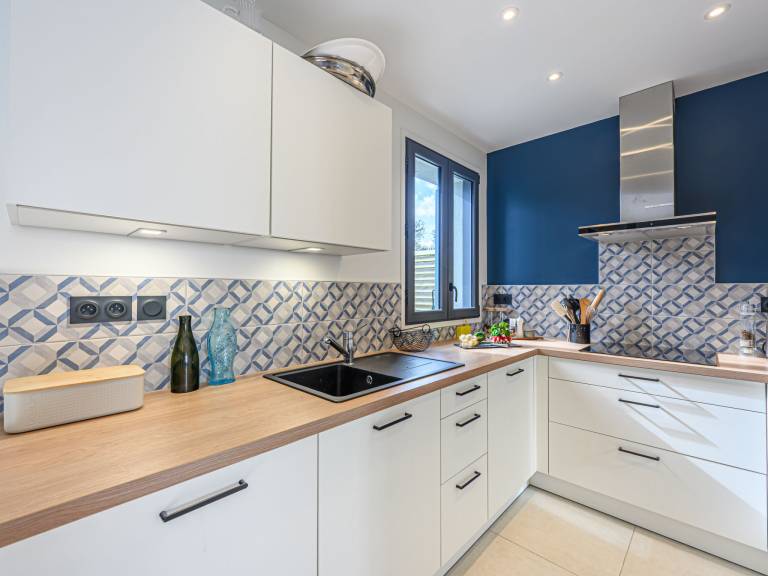Fully equipped spacious house with patio, yard & barbeque | Beach nearby | Pets allowed — photo 4