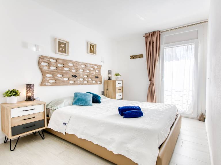 Fully equipped holiday apartment with patio | Sea view | Next to the beach | Pet-friendly — photo 4