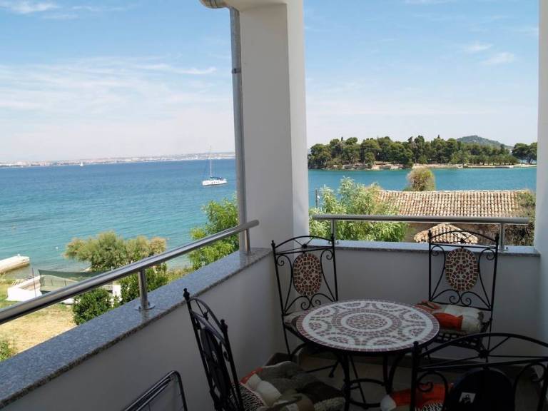 Ferienwohnung in Preko mit Terrasse, Klimaanlage, W-LAN, Waschmaschine (4568-2) in Zadar