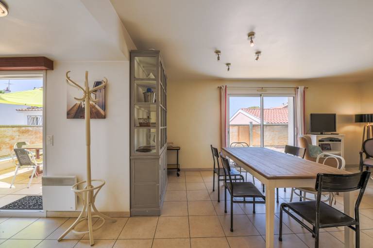 Family-oriented apartment with fast internet & terrace | Garden view | Close to the beach | Perfect for remote work | Dogs allowed — photo 5