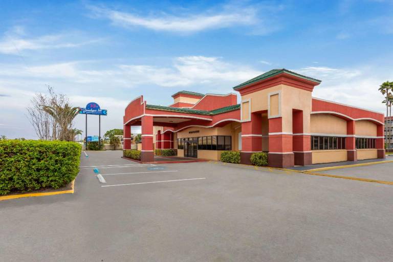 Baymont by Wyndham Orlando North Millenia — photo 4
