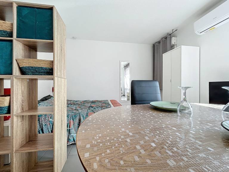Air-conditioned accessible apartment with pool — photo 5