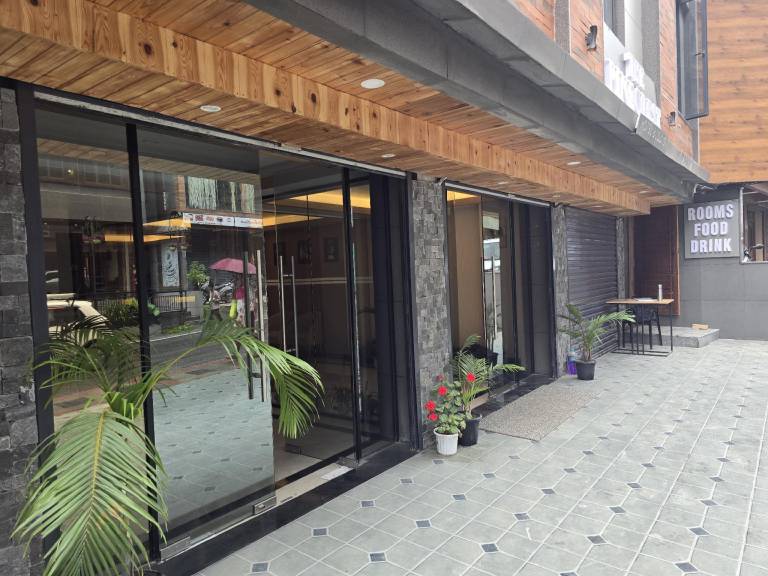 The Pinecrest Hotel & Lounge — photo 2