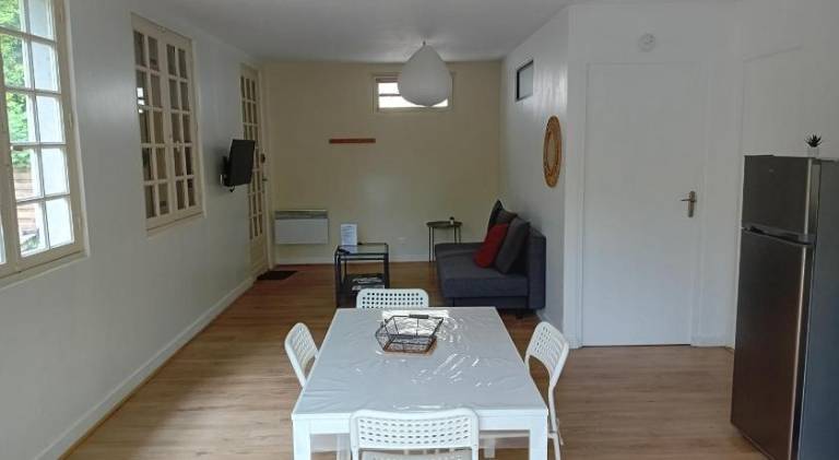 Holiday apartment with 1 room for 4 persons in Libourne
