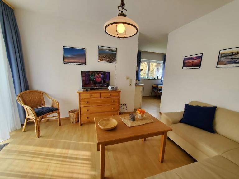 Komfortables Ferienwohnung mit Terrasse und WLAN in Lemkenhafen — photo 4
