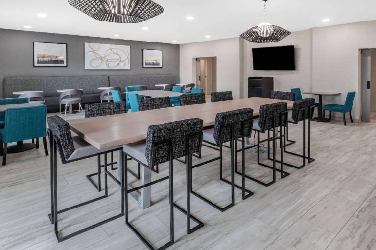 La Quinta Inn & Suites by Wyndham Ardmore — photo 5