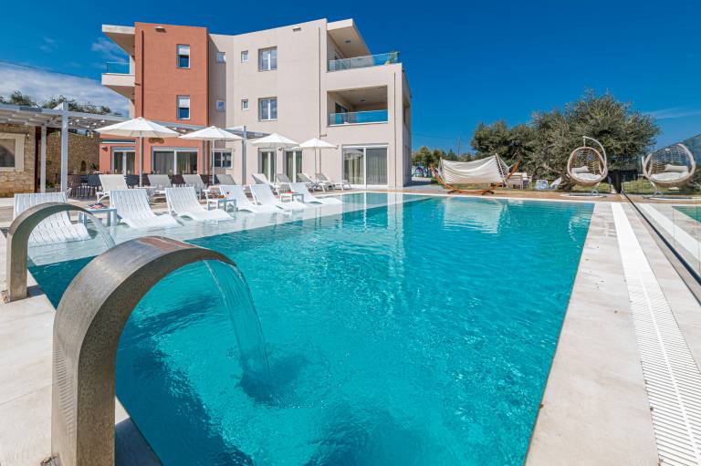 Luxury Villa Oasis, 11 bedrooms with Heated Pool — photo 3