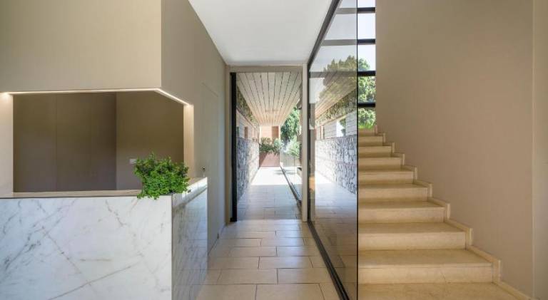 Apartment with pool, garden & terrace — photo 4