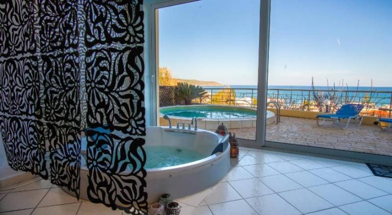 Spacious house with hot tub, garden & terrace | Next to the beach | Pet-friendly in Chania