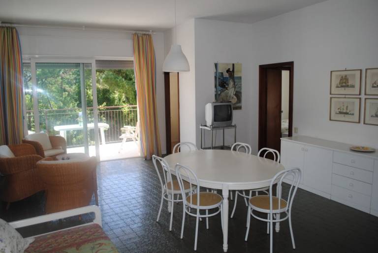 Rental apartment with yard — photo 2