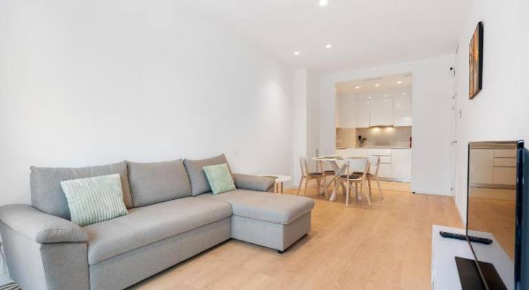 Apartment with pool & terrace — photo 2