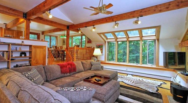 House with hot tub | Pets allowed — photo 2