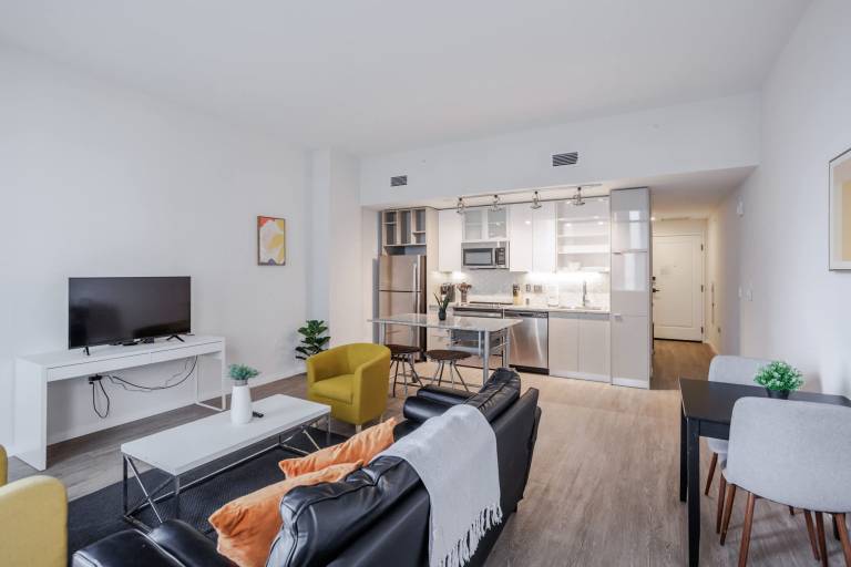 CozySuites Sky Central Rooftop Pool 7