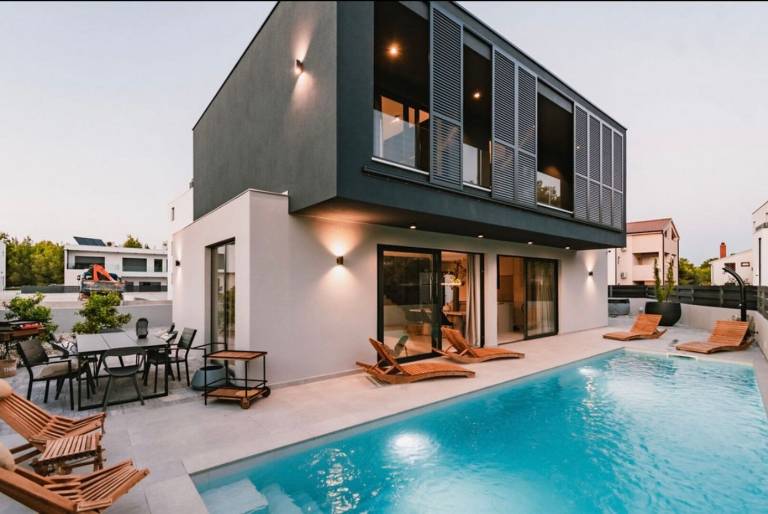 Vacation home with barbecue, hot tub & private pool | Garden view | Pet-friendly in Vodice