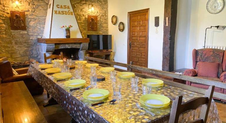 Fully equipped vacation home with terrace, barbeque & yard | Pets allowed — photo 3