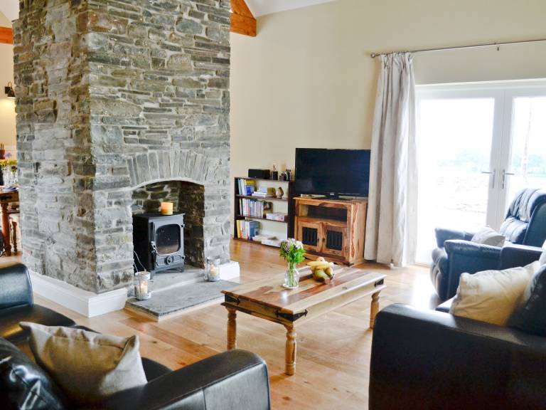 Cottage with barbeque, jacuzzi & garden | Water view — photo 3