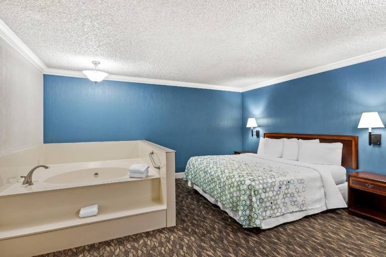 HomeTowne Studios Yuba City Bonanza &ndash; Marysville