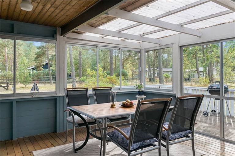 House with patio, yard & barbecue — photo 5