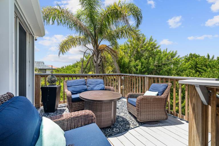 4BR Beach House – Spacious & Steps from Sand