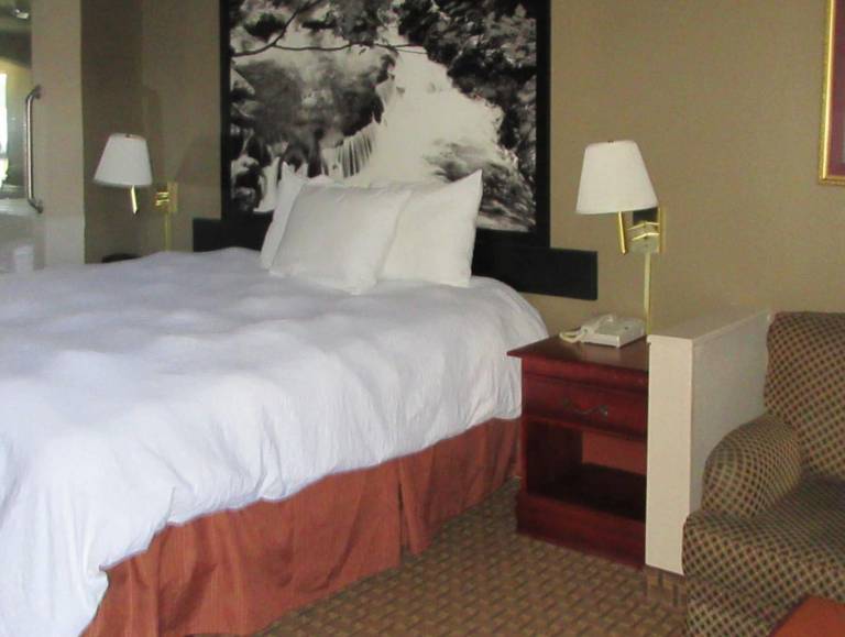 Super 8 by Wyndham Manchester TN — photo 5