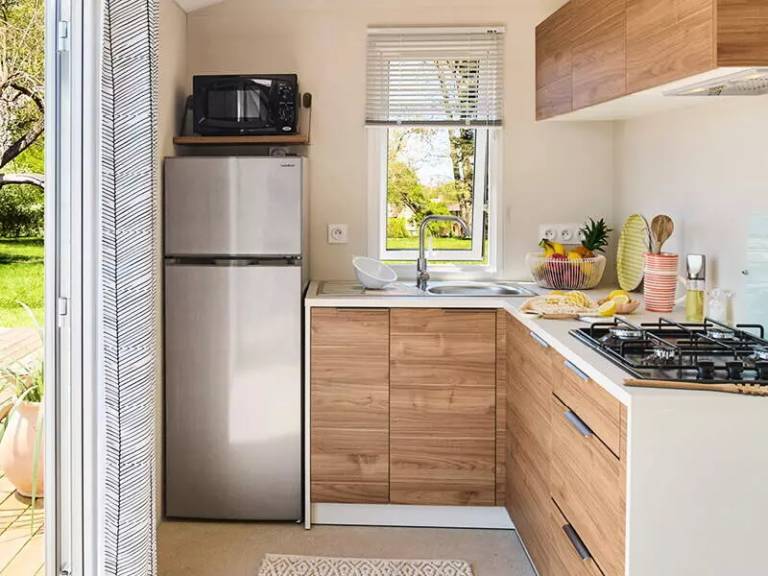 Mobile home with jacuzzi, heated pool & yard | Pets are welcome — photo 4