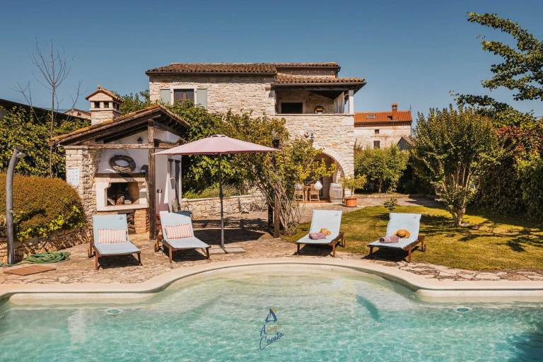 Charming 3-BR villa for 6 with extra large pool and garden — photo 2
