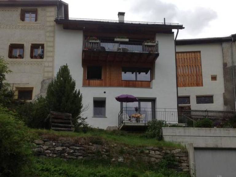 Rental apartment with grill & patio in Val Muestair