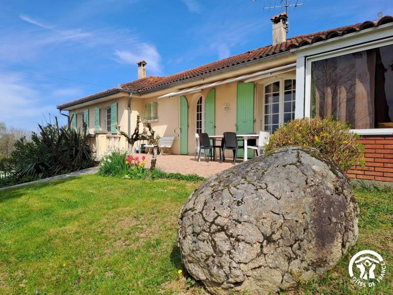 Gite with terrace, yard & private pool — photo 4