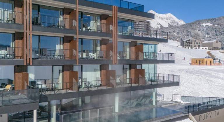 Hotel Purvita - Ski In Ski Out - Infinity Pool in Naz Sciaves