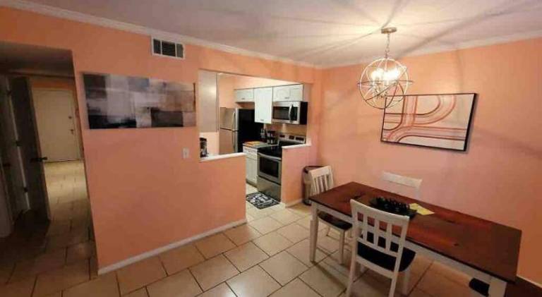 Apartment with pool — photo 5