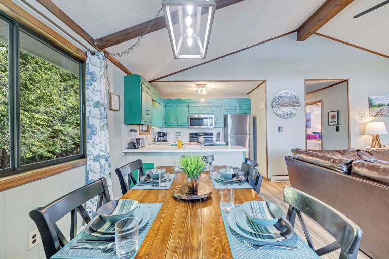 Family-oriented charming house with yard, barbeque & fast internet | Mountain view | Dogs allowed — photo 4