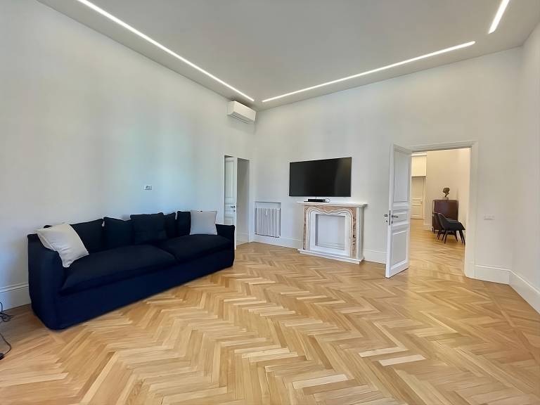 Luxurious 180sqm Open Space office/apartment, newly renovated! in Vittoria