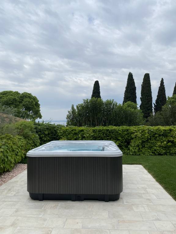 Villa with yard, patio & jacuzzi — photo 2