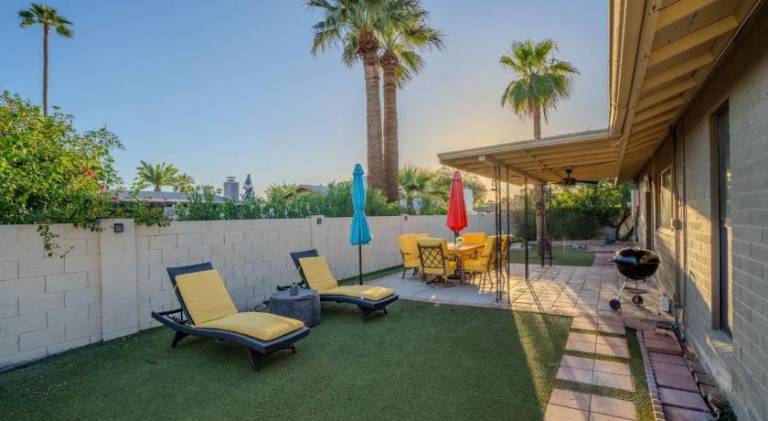House with pool — photo 4